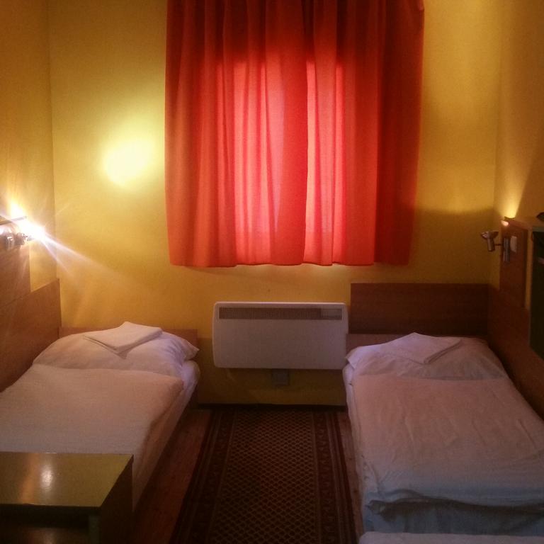 Kis-Duna Motel & Camping Mosonmagyarovar Exterior photo