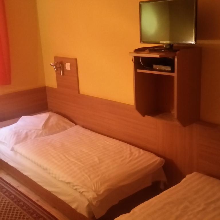 Kis-Duna Motel & Camping Mosonmagyarovar Exterior photo