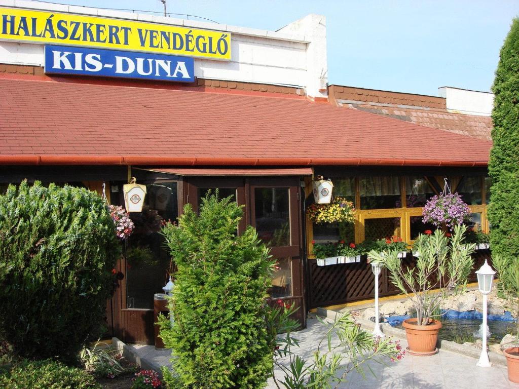 Kis-Duna Motel & Camping Mosonmagyarovar Exterior photo